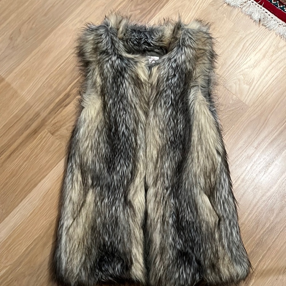 Women’s faux fur vest